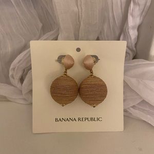 Banana Republic never worn gold earrings